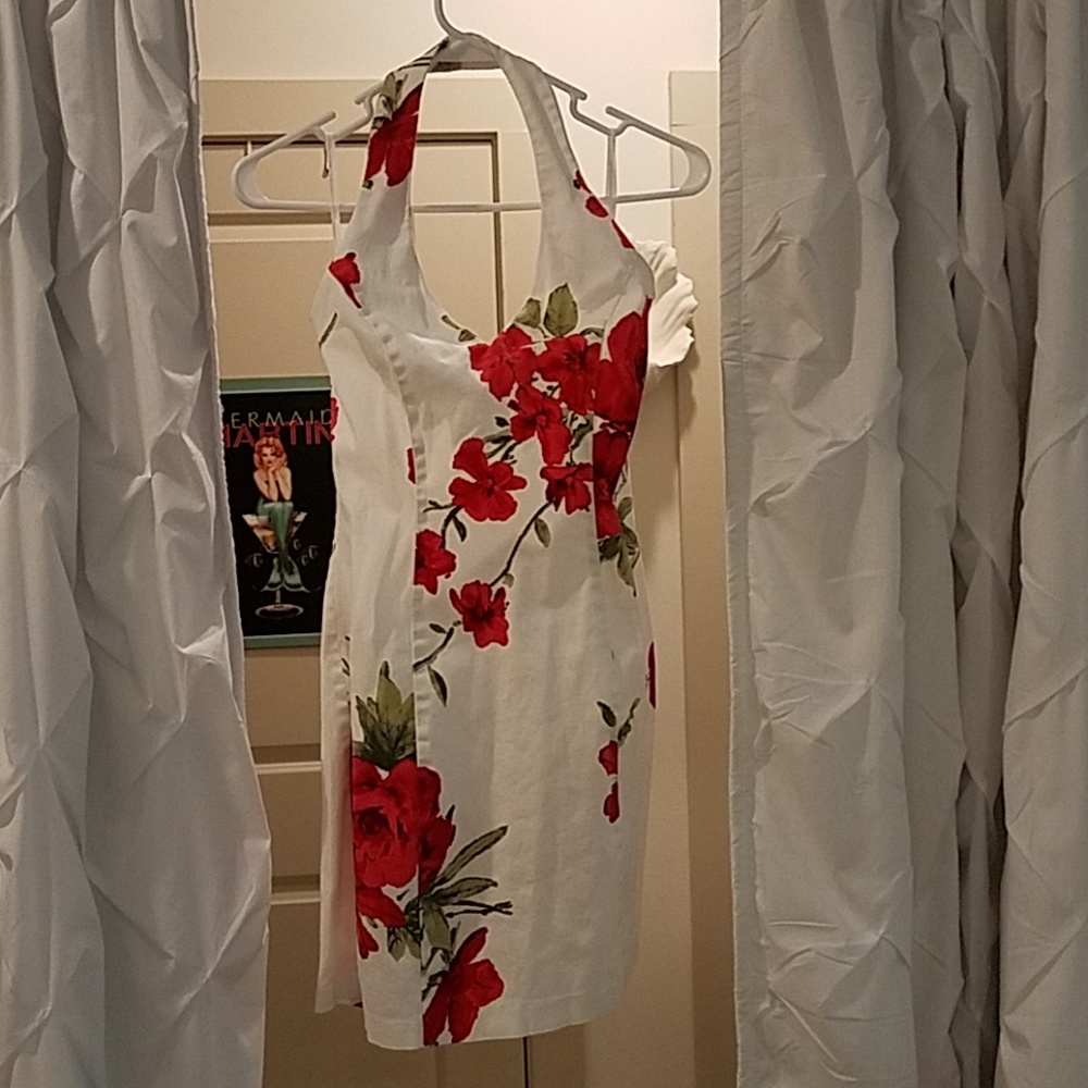 FLORAL MINI DRESS/TUNIC. HALTER STYLE.